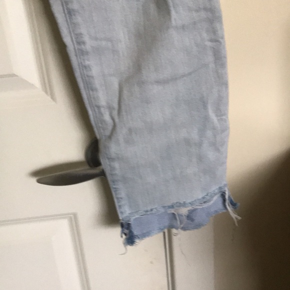 Gap light wash destroyed jeans - Picture 6 of 10